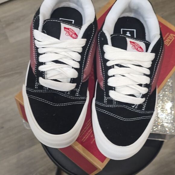 Vans KNU Skool Unisex Suede Shoe- Black/Port Red - Picture 8 of 10